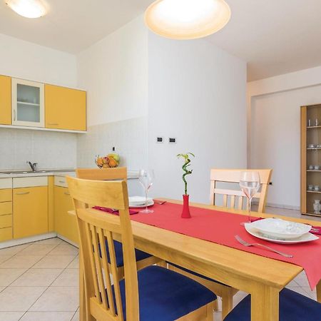 Cozy Apartment In Porec With Wifi エクステリア 写真