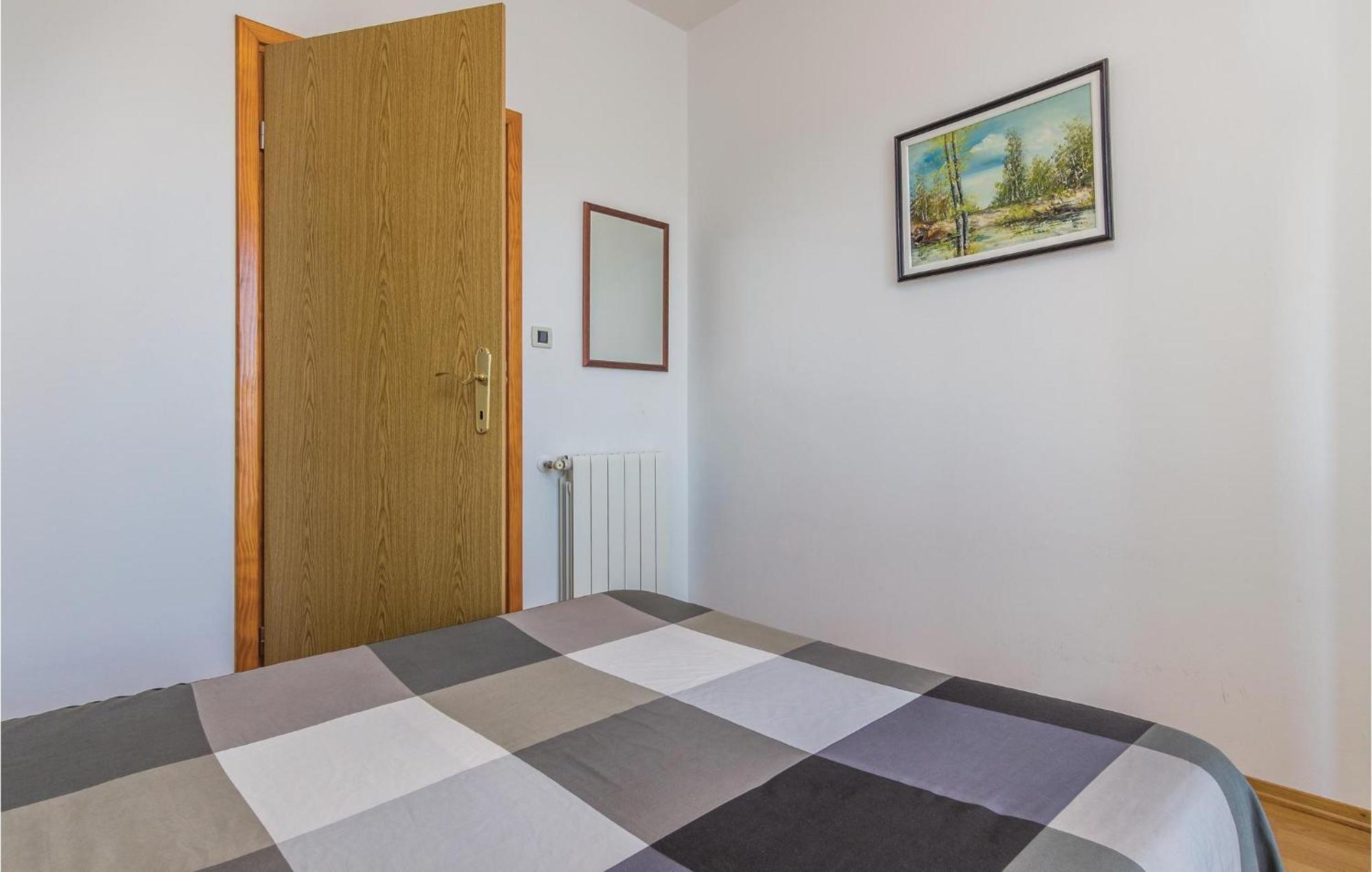 Cozy Apartment In Porec With Wifi エクステリア 写真