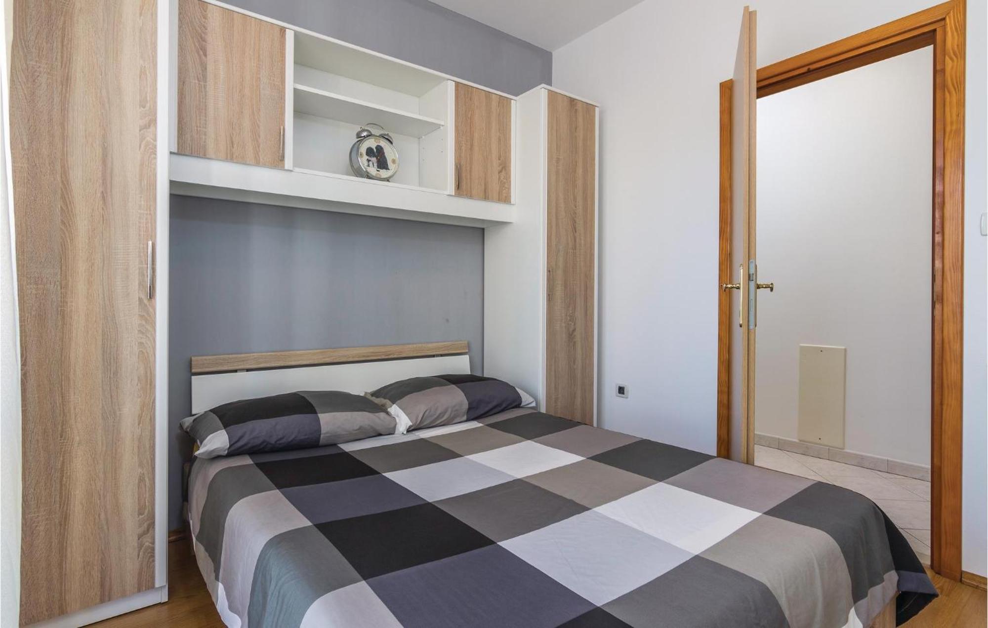 Cozy Apartment In Porec With Wifi エクステリア 写真