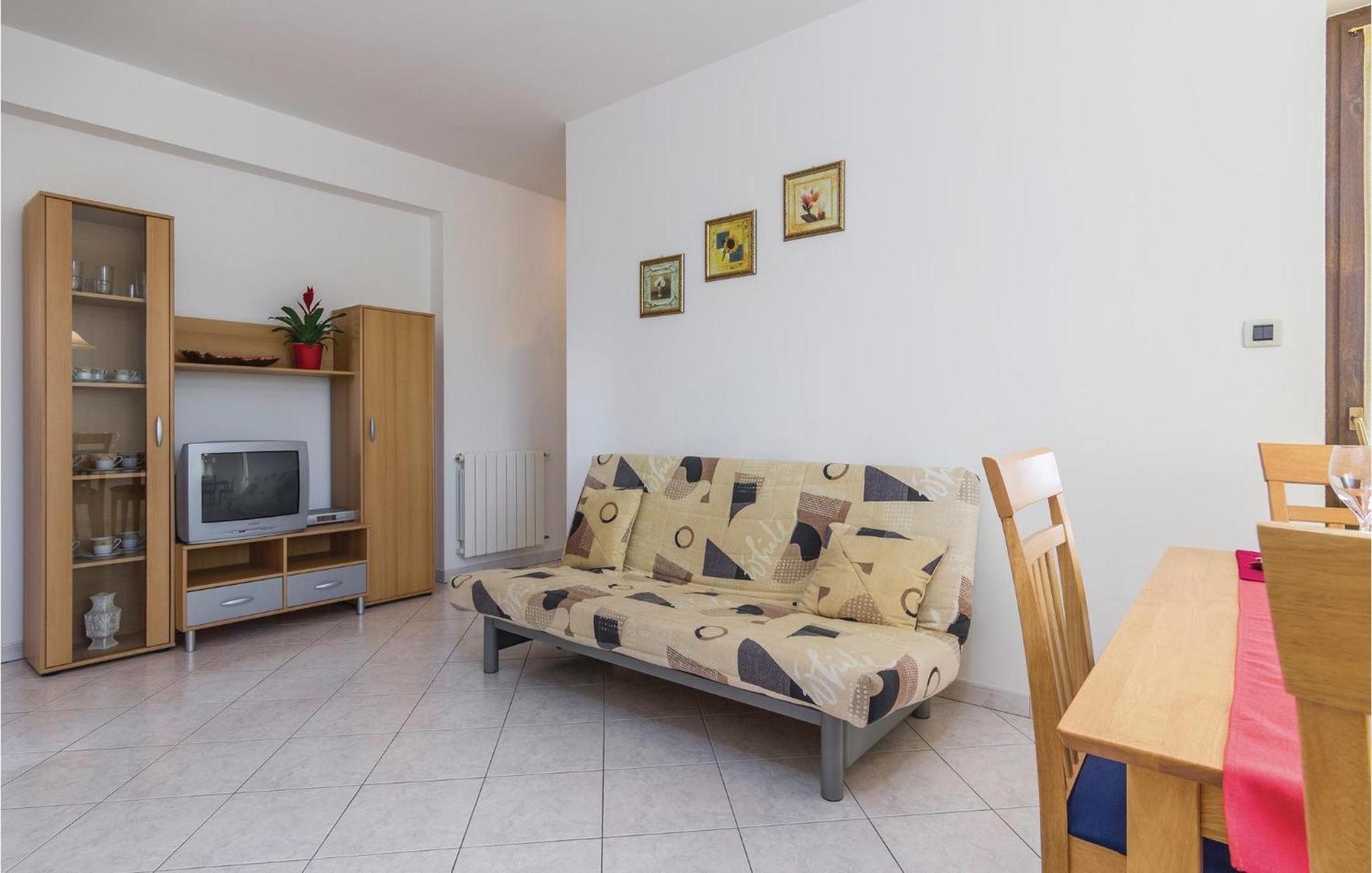 Cozy Apartment In Porec With Wifi エクステリア 写真