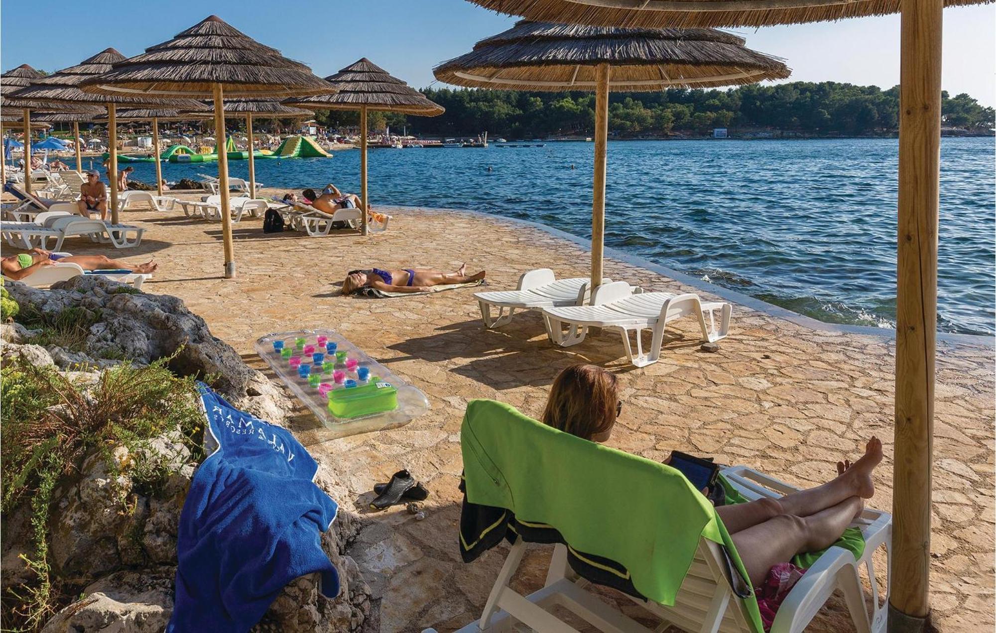 Cozy Apartment In Porec With Wifi エクステリア 写真