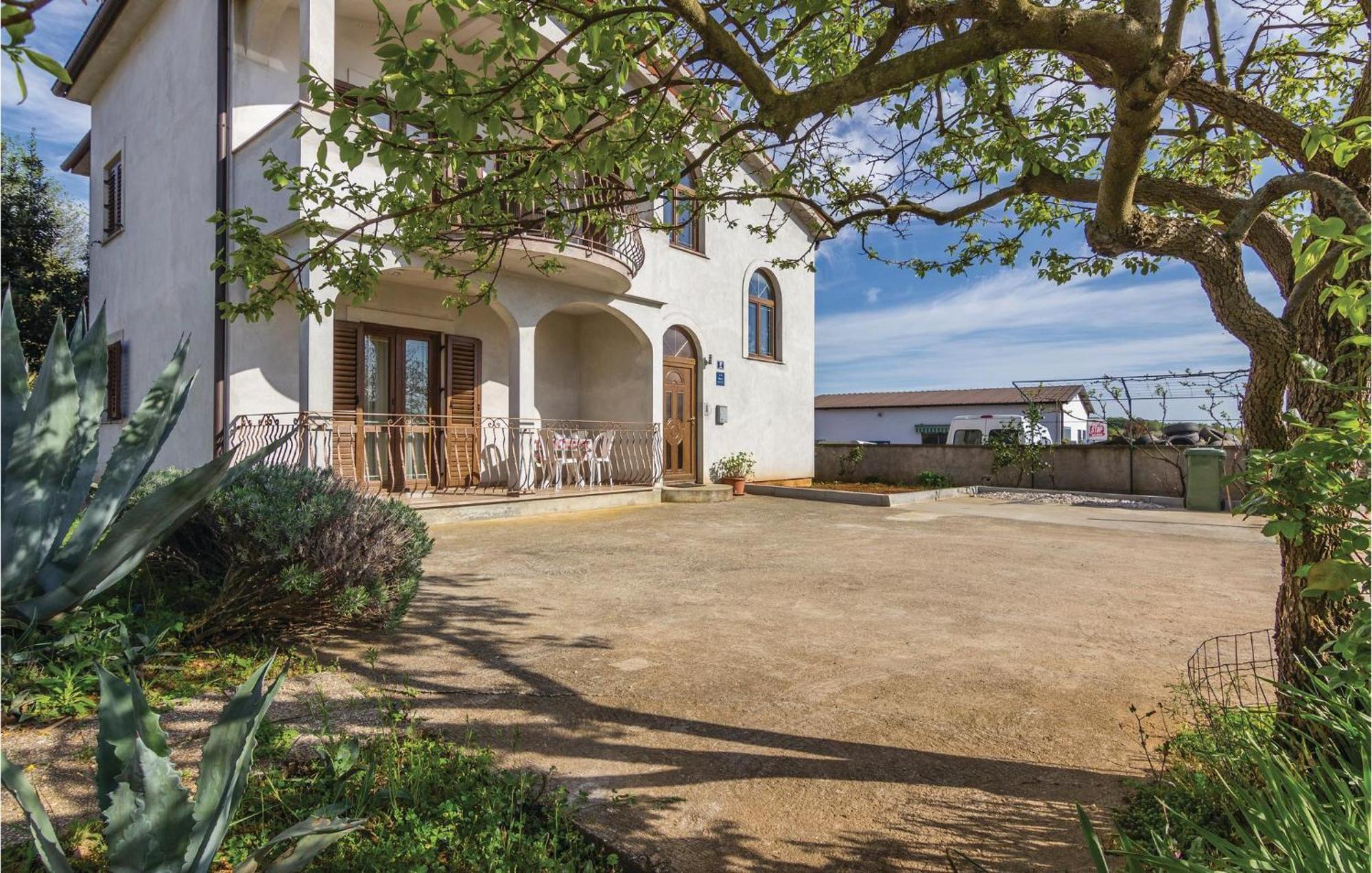 Cozy Apartment In Porec With Wifi エクステリア 写真