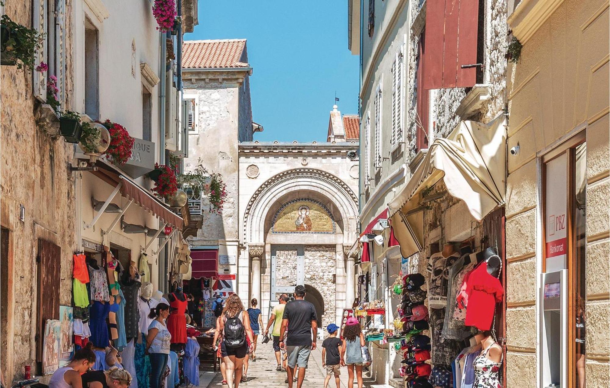 Cozy Apartment In Porec With Wifi エクステリア 写真
