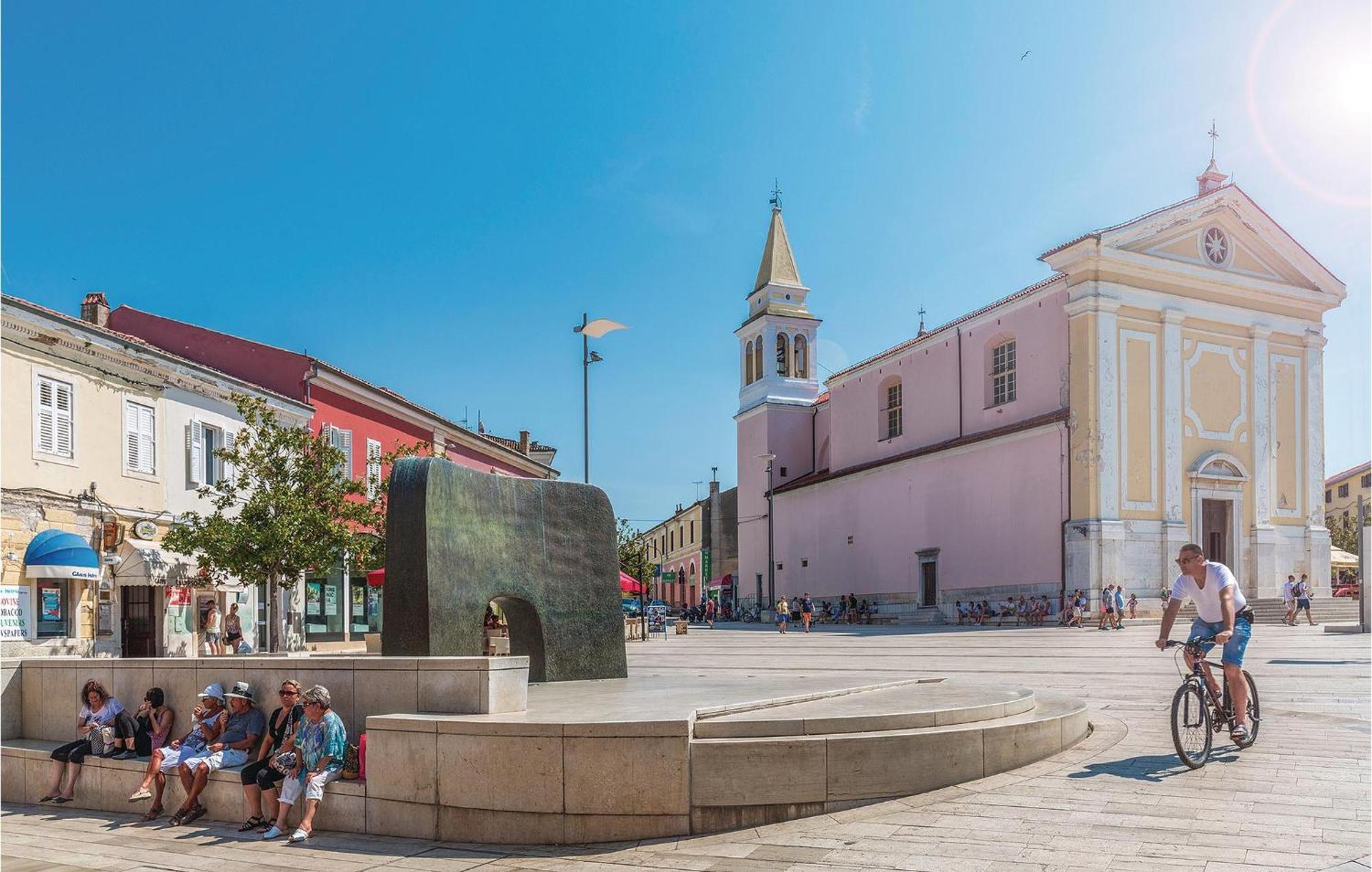 Cozy Apartment In Porec With Wifi エクステリア 写真